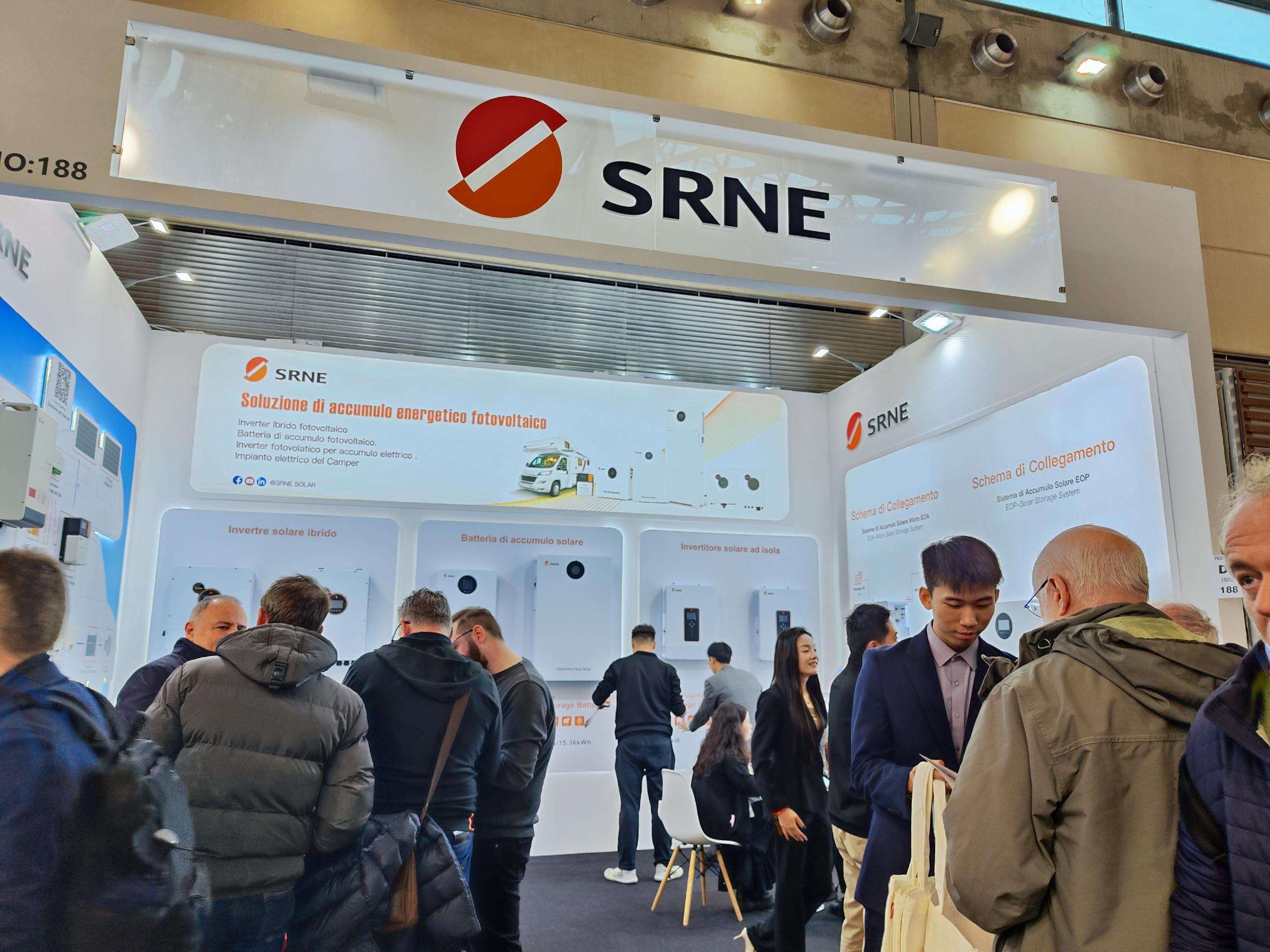 many-people-in-exhibition.jpeg many-people-in-exhibition.jpeg