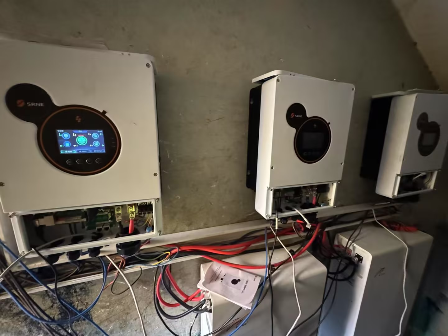 MPPT vs PWM: Which Is Better for Hybrid Inverters?